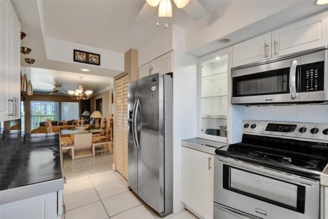 Condo in Lauderhill, Florida, 2 bedrooms  № 2182831 - photo 4