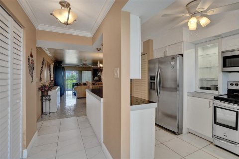 Condo in Lauderhill, Florida, 2 bedrooms  № 2182831 - photo 2