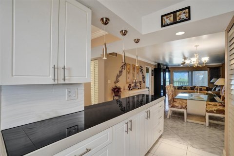 Condo in Lauderhill, Florida, 2 bedrooms  № 2182831 - photo 7