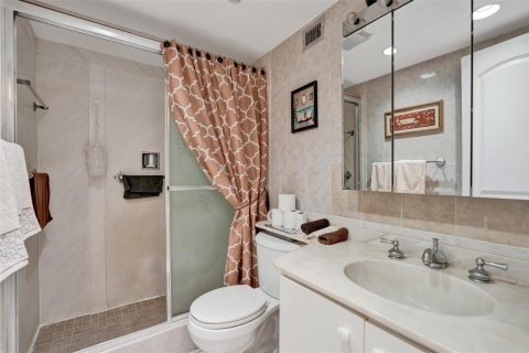 Condo in Lauderhill, Florida, 2 bedrooms  № 2182831 - photo 24