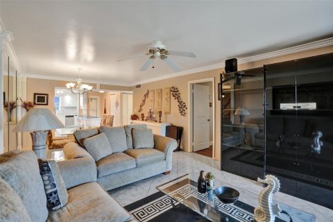 Condo in Lauderhill, Florida, 2 bedrooms  № 2182831 - photo 13