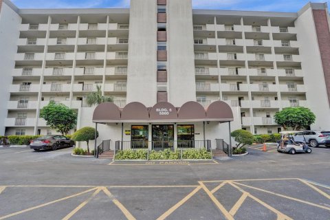 Condo in Lauderhill, Florida, 2 bedrooms № 2182831
