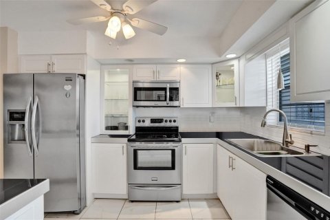Condo in Lauderhill, Florida, 2 bedrooms  № 2182831 - photo 3