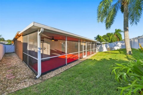 Villa ou maison à vendre à Land O' Lakes, Floride: 4 chambres, 169.55 m2 № 2416514 - photo 29