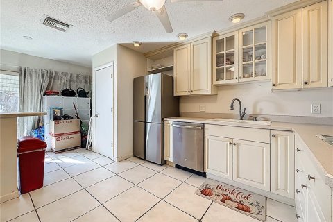 Condo in Saint Petersburg, Florida, 2 bedrooms  № 2218442 - photo 12