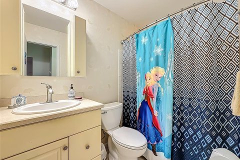 Condo in Saint Petersburg, Florida, 2 bedrooms  № 2218442 - photo 28