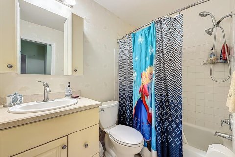 Condo in Saint Petersburg, Florida, 2 bedrooms  № 2218442 - photo 29