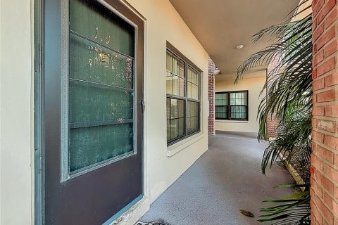 Condo in Saint Petersburg, Florida, 2 bedrooms  № 2218442 - photo 2