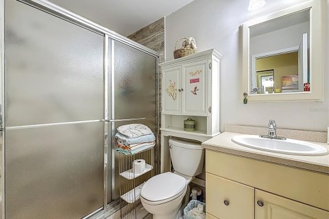 Condo in Saint Petersburg, Florida, 2 bedrooms  № 2218442 - photo 24