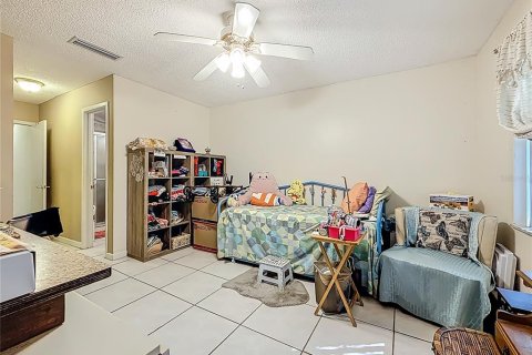 Condo in Saint Petersburg, Florida, 2 bedrooms  № 2218442 - photo 19