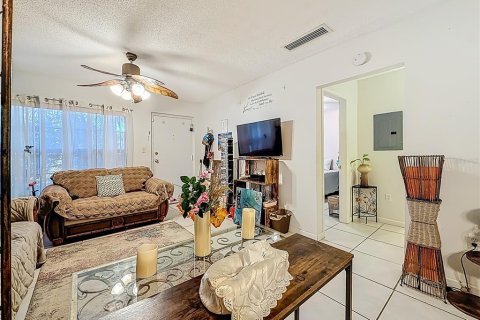 Condo in Saint Petersburg, Florida, 2 bedrooms  № 2218442 - photo 7