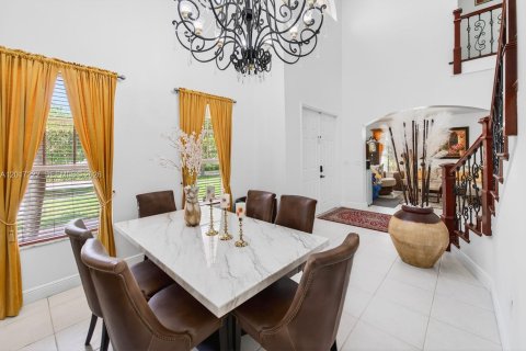 Купить виллу или дом в Майами, Флорида 5 спален, 241.36м2, № 2247534 - фото 13