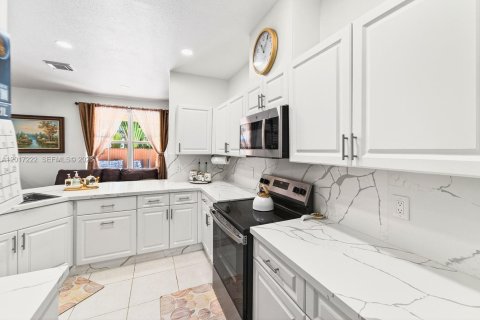 Купить виллу или дом в Майами, Флорида 5 спален, 241.36м2, № 2247534 - фото 15