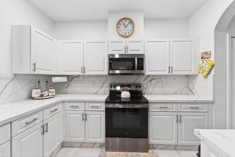 Купить виллу или дом в Майами, Флорида 5 спален, 241.36м2, № 2247534 - фото 18