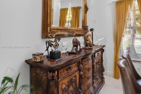 Купить виллу или дом в Майами, Флорида 5 спален, 241.36м2, № 2247534 - фото 11