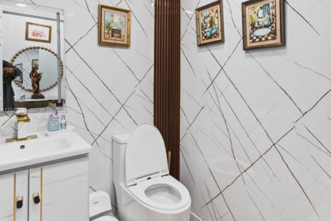 Купить виллу или дом в Майами, Флорида 5 спален, 241.36м2, № 2247534 - фото 24
