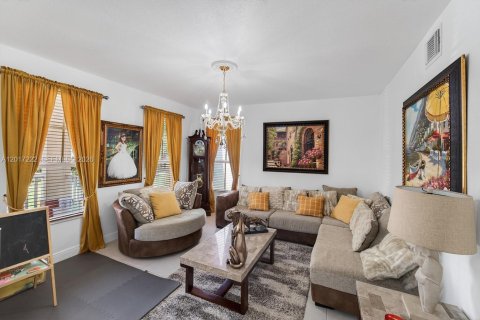 Купить виллу или дом в Майами, Флорида 5 спален, 241.36м2, № 2247534 - фото 7