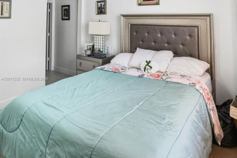 Купить виллу или дом в Майами, Флорида 5 спален, 241.36м2, № 2247534 - фото 25