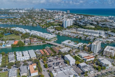 Commercial property in Miami Beach, Florida № 1993164 - photo 8