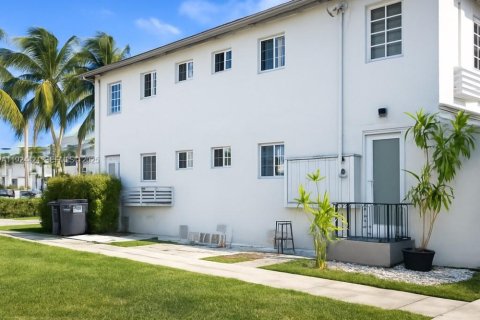 Commercial property in Miami Beach, Florida № 1993164 - photo 3