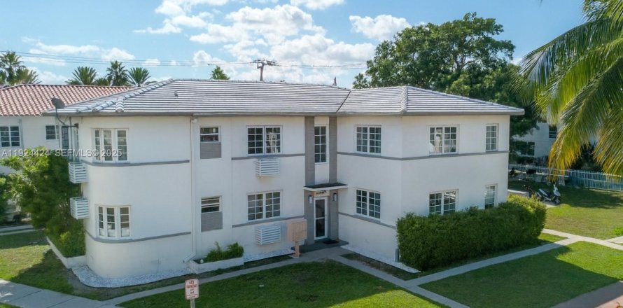 Commercial property in Miami Beach, Florida № 1993164