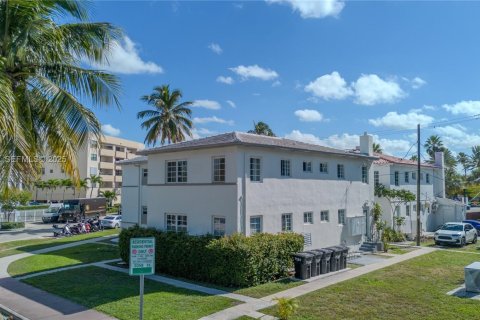 Commercial property in Miami Beach, Florida № 1993164 - photo 2