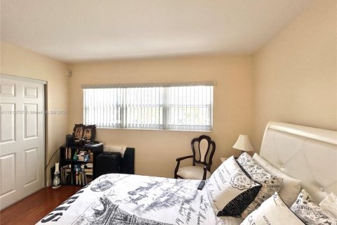 Condo in Pompano Beach, Florida, 1 bedroom  № 1762684 - photo 11
