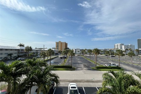 Condo in Pompano Beach, Florida, 1 bedroom  № 1762684 - photo 17