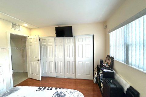 Condo in Pompano Beach, Florida, 1 bedroom  № 1762684 - photo 12