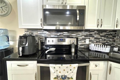 Condo in Pompano Beach, Florida, 1 bedroom  № 1762684 - photo 6