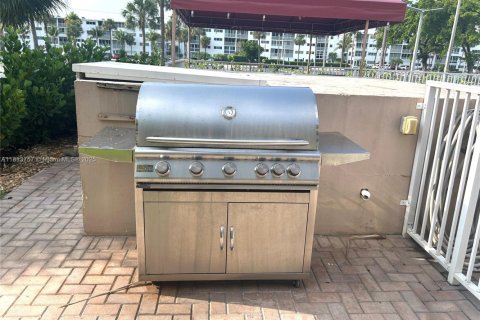 Condo in Pompano Beach, Florida, 1 bedroom  № 1762684 - photo 22