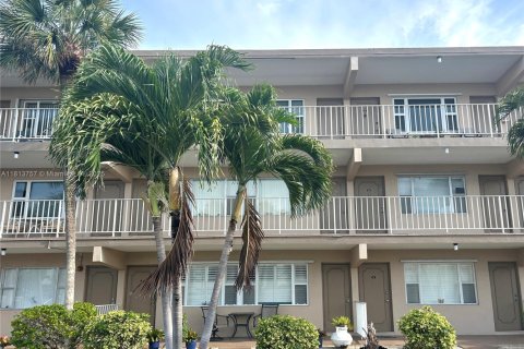 Condo in Pompano Beach, Florida, 1 bedroom  № 1762684 - photo 25