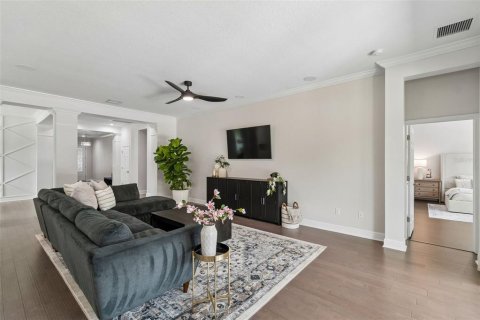 House in Land O' Lakes, Florida 4 bedrooms, 341.97 sq.m. № 2150342 - photo 17