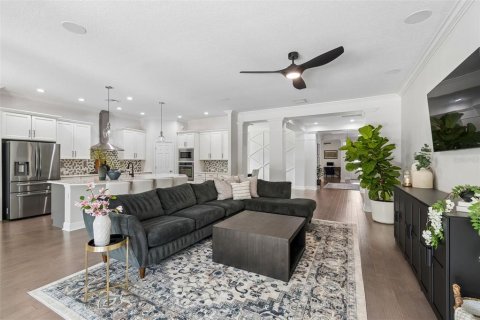 House in Land O' Lakes, Florida 4 bedrooms, 341.97 sq.m. № 2150342 - photo 16