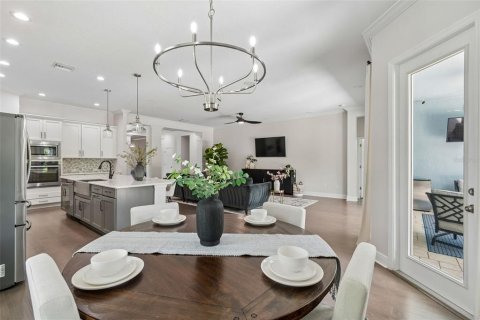 House in Land O' Lakes, Florida 4 bedrooms, 341.97 sq.m. № 2150342 - photo 27