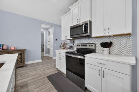 House in Sanford, Florida 4 bedrooms, 209.49 sq.m. № 2222726 - photo 13