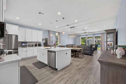 House in Sanford, Florida 4 bedrooms, 209.49 sq.m. № 2222726 - photo 6