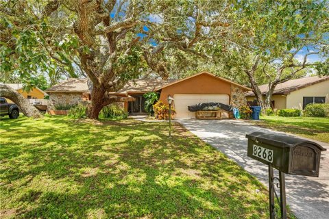 House in Spring Hill, Florida 3 bedrooms, 176.79 sq.m. № 1803681 - photo 3