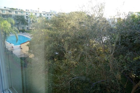Condominio en alquiler en Pompano Beach, Florida, 2 dormitorios, 74.32 m2 № 920999 - foto 1