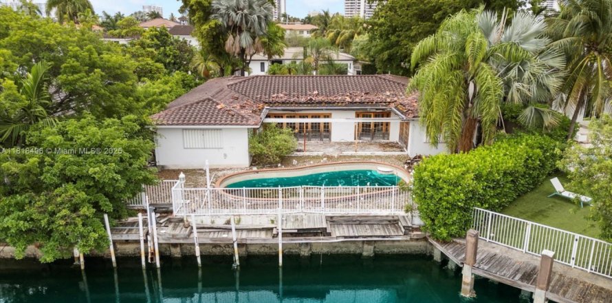 Casa en North Miami Beach, Florida 3 dormitorios, 217.76 m2 № 1776125
