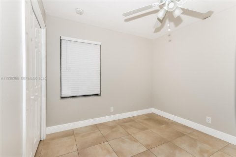 Casa en alquiler en Loxahatchee Groves, Florida, 3 dormitorios, 165.37 m2 № 1993566 - foto 12