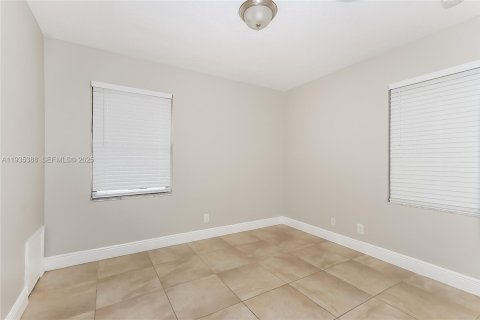 Casa en alquiler en Loxahatchee Groves, Florida, 3 dormitorios, 165.37 m2 № 1993566 - foto 11