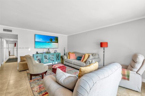 House in North Lauderdale, Florida 2 bedrooms, 89.37 sq.m. № 1756423 - photo 8