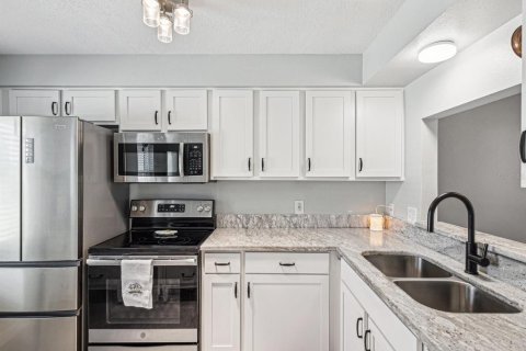 Condo in New Port Richey, Florida, 2 bedrooms  № 1616776 - photo 10