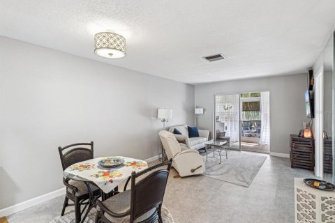 Condo in New Port Richey, Florida, 2 bedrooms  № 1616776 - photo 11