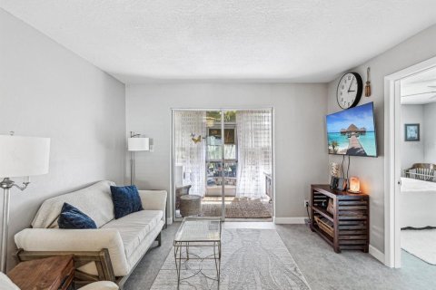 Condo in New Port Richey, Florida, 2 bedrooms  № 1616776 - photo 6