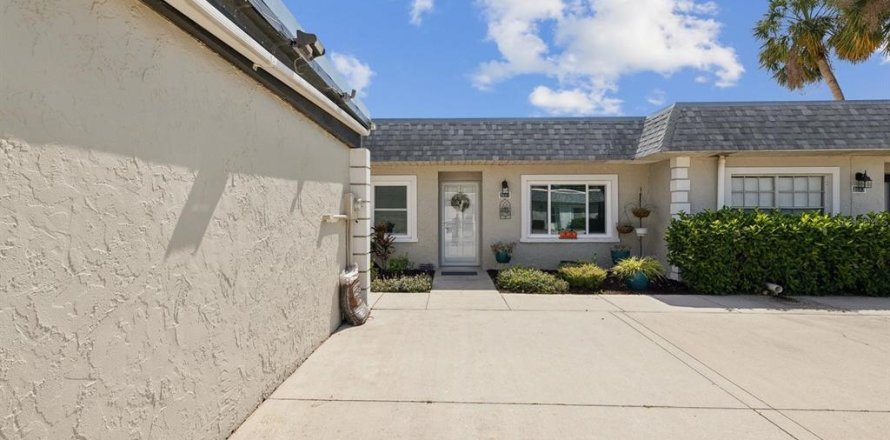 Condo in New Port Richey, Florida, 2 bedrooms  № 1616776