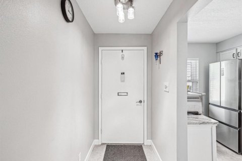 Condo in New Port Richey, Florida, 2 bedrooms  № 1616776 - photo 5