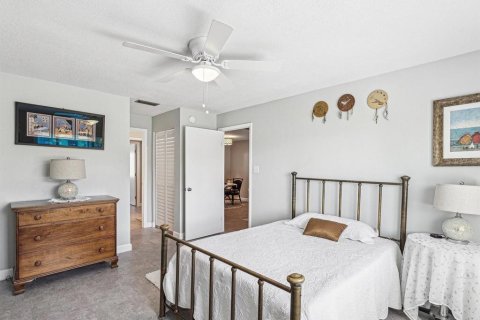 Condo in New Port Richey, Florida, 2 bedrooms  № 1616776 - photo 15