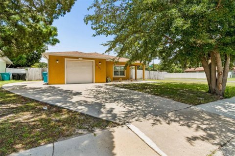 House in Orlando, Florida 3 bedrooms, 129.6 sq.m. № 2199640 - photo 3